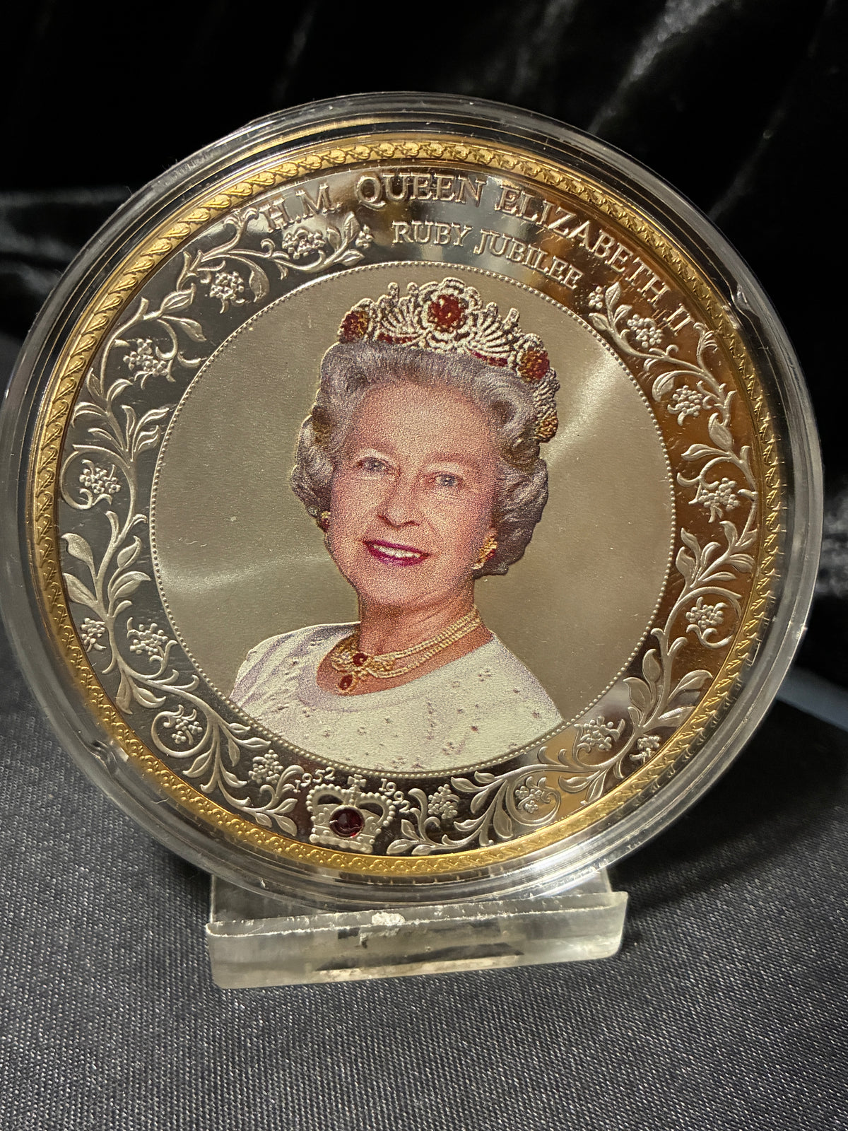 GOLD PLATE QEII DIAMOND FINISH RUBY JUBILEE 110G