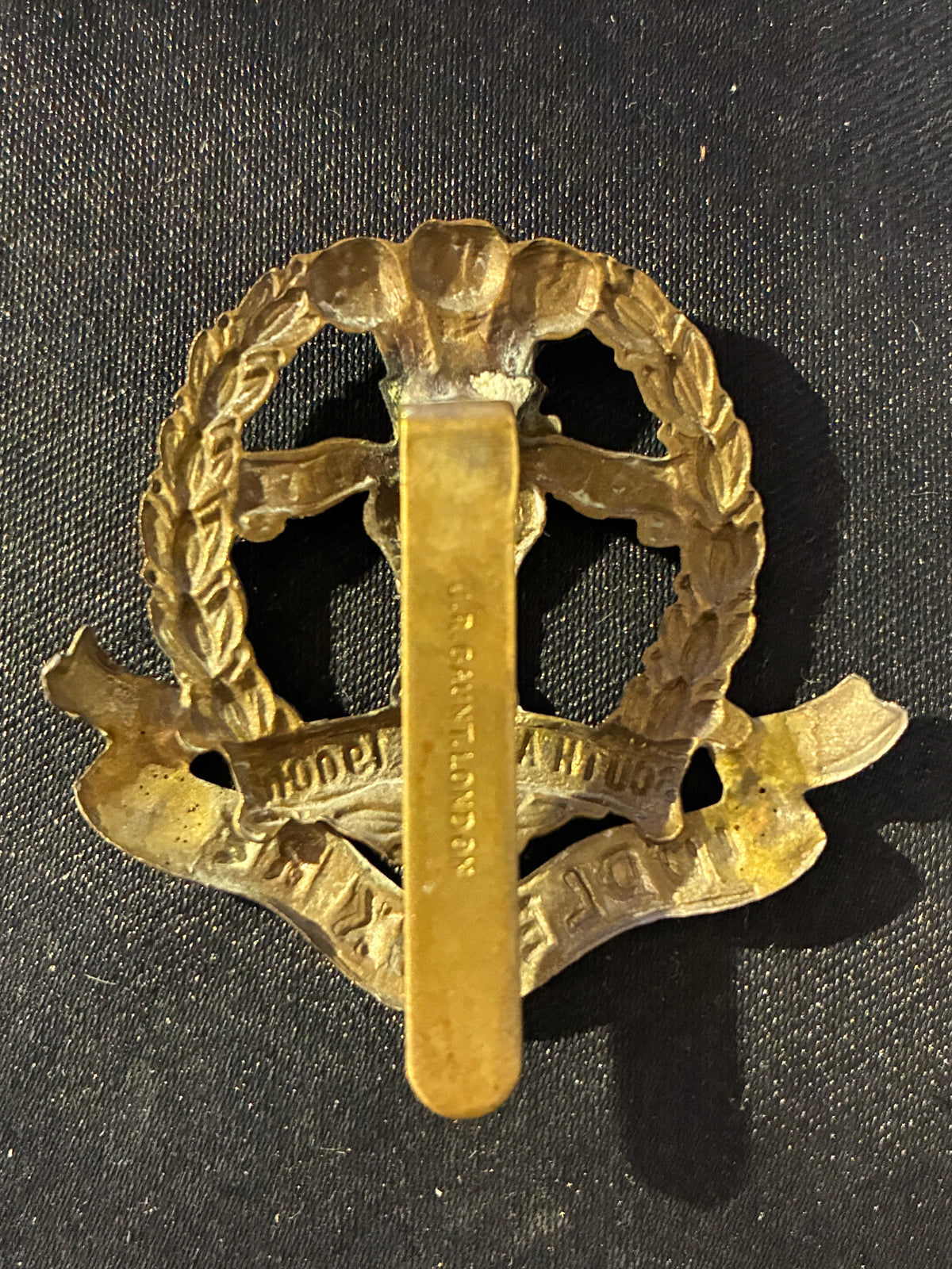 MIDDLESEX REGIMENT SOUTH AFRICA CAP BADGE