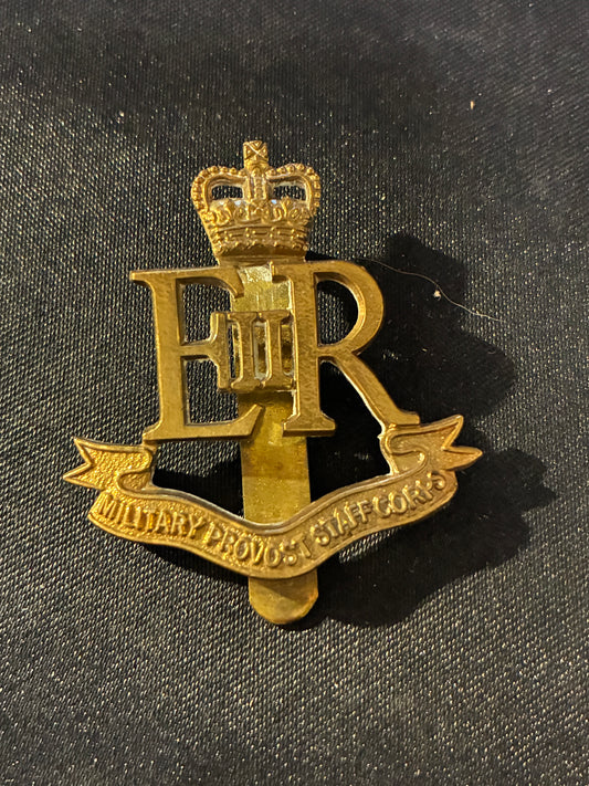 MILITARY PROVOST STAFF CORPS CAP BADGE QEII MILITARY DETENTION STAFF